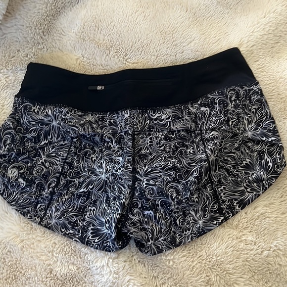 Lululemon speed up shorts SZ 6 INWA/BLK Infinity Alpine Black - Picture 2 of 6